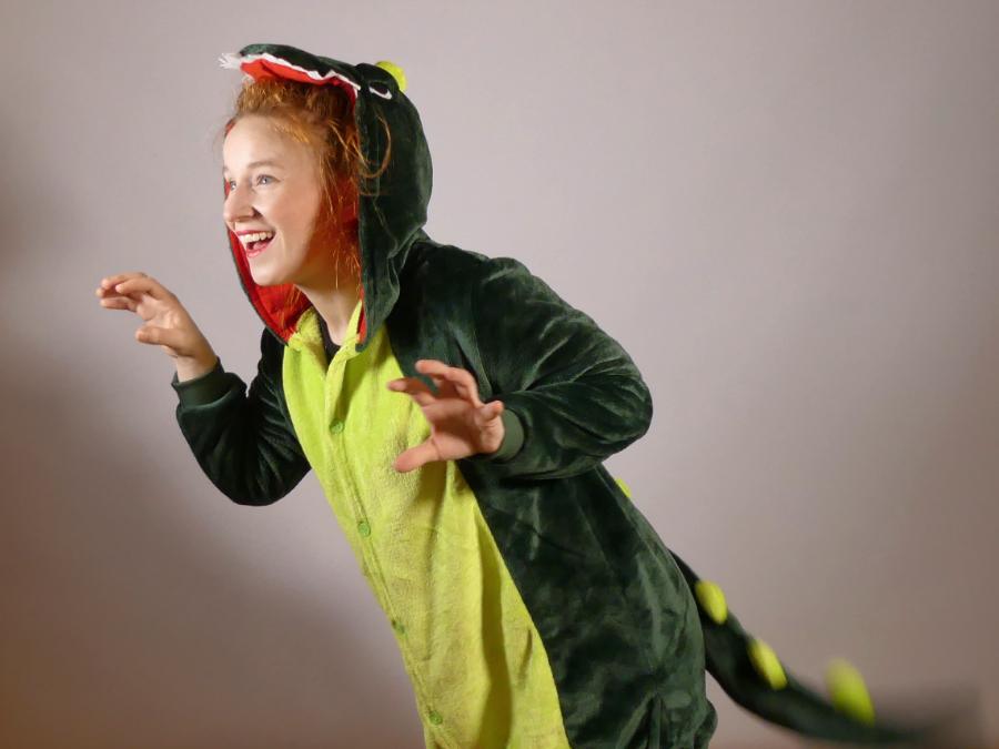 Kinderanimateurin mieten für fantastischen Dinogeburtstag zuhause